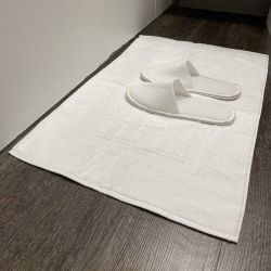 tapis-de-bain-blanc