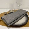 serviette-de-table-repassage-gris